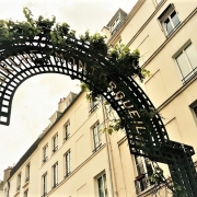 Portique de la rue Montorgueil